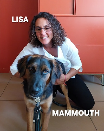 Photo de Lisa et son chien Mammouth en séance de zoothérapie à la maison de retraite La Constance à Marseille